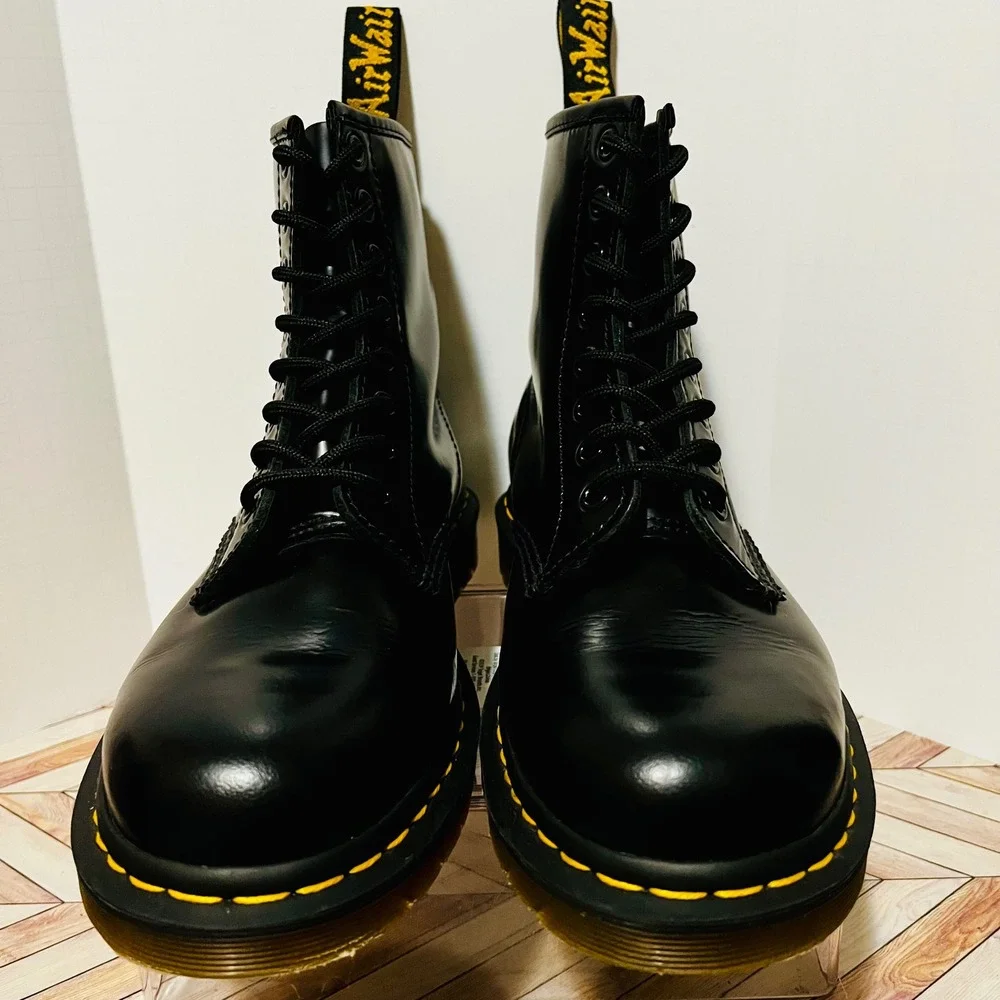 Dr Martens 1460 Smooth Leather Lace Up Boots Men 8 Women 9 Black 8-Eye Punk Goth